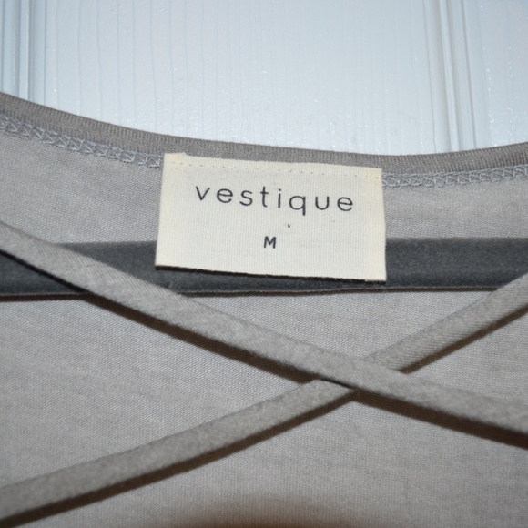 Criss-Cross Scoop Top - Picture 2 of 3